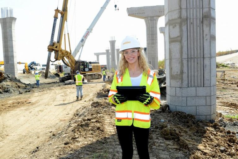 La IA y la realidad virtual permiten a Ferrovial prevenir el riesgo de accidentes