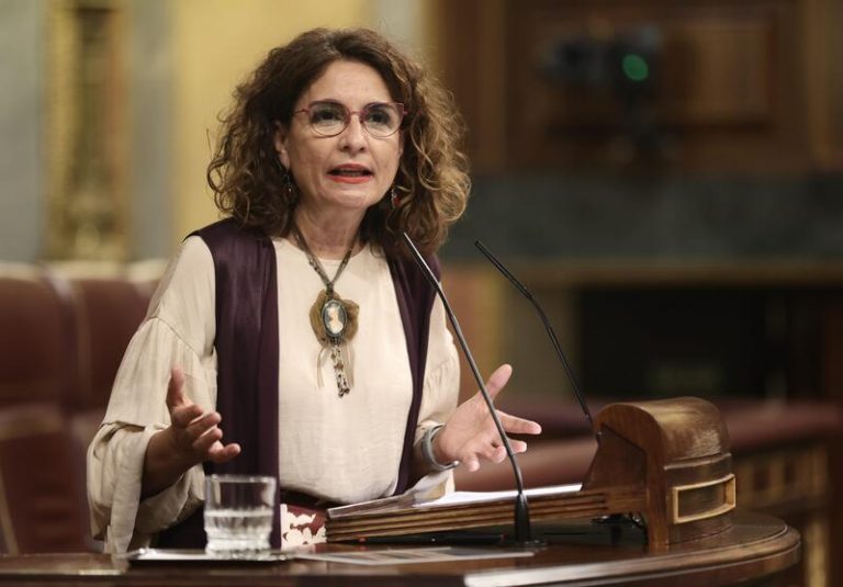 Montero celebra el acuerdo con ERC y PNV y dice que el Gobierno ha trabajado 