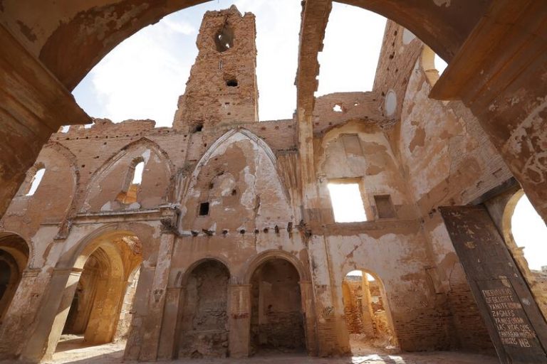 Belchite celebra su 'Noche de Ánimas' con visitas teatralizadas por el Pueblo Viejo