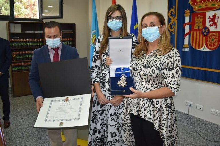 Imponen a título póstumo la Gran Cruz de la Orden del Mérito Civil a un médico de Melilla