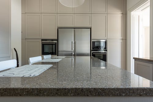 Cómo limpiar y desinfectar superficies de granito 3 Limpieza profunda del granito con un poco de limón