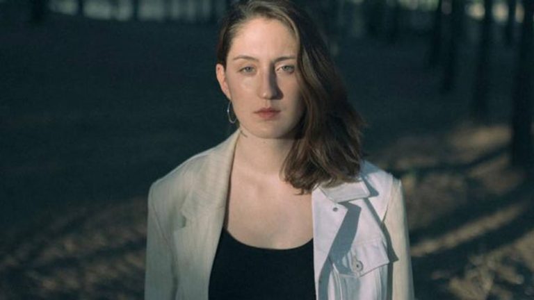 Ainoa Buitrago presenta “La ruta de las flores”, su álbum debut