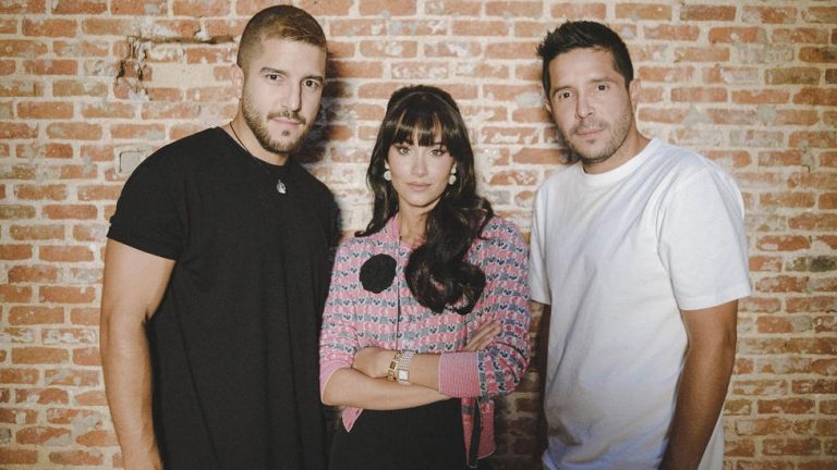 Aitana con Cali Y El Dandee en 'Coldplay'