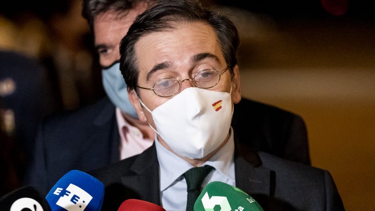 Albares se reúne este martes con los alcaldes del Campo de Gibraltar