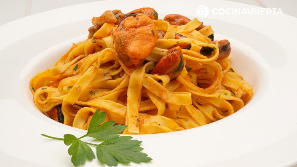 Arguiñano nos vuelve a sorprender con sus platos receta tallarines con panceta y queso