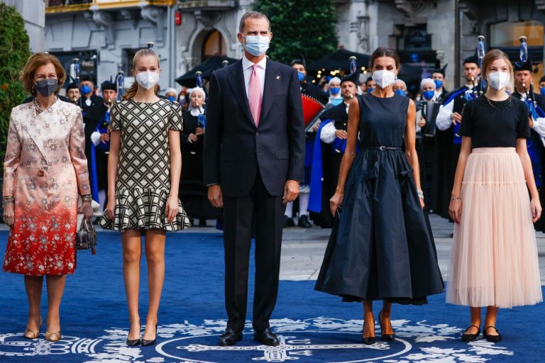 Así es el vestido que Leonor usó para los Princesa de Asturias y que puedes comprar por muy poco