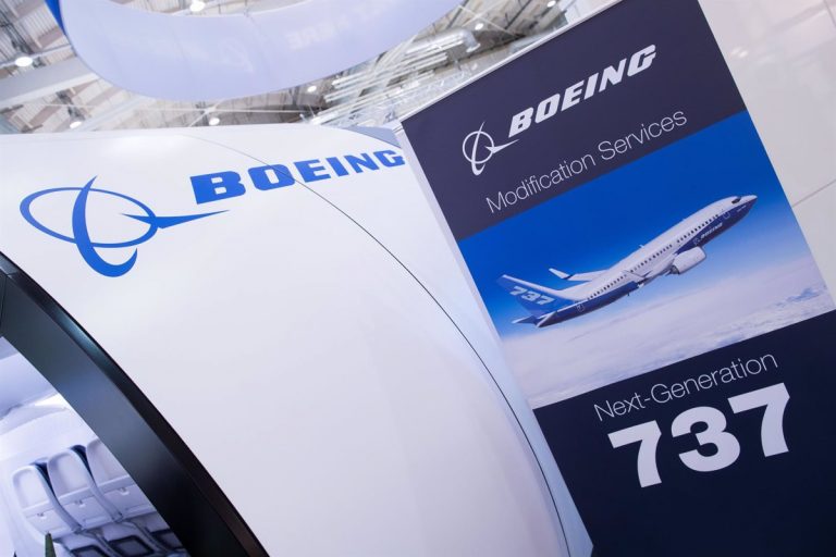 Boeing y sindicatos vuelven a la mesa de negociaciones este viernes para solucionar la huelga en EE. UU