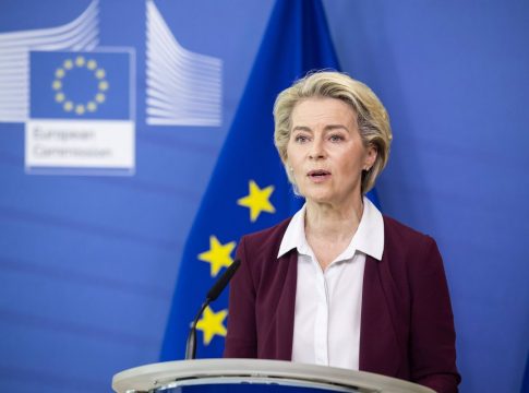 Bruselas desvelará su lista de medidas para hacer frente al alza del precio de la luz