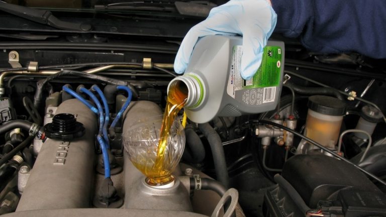 Cada cuánto se cambia el aceite del coche