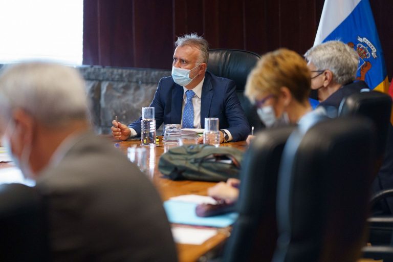 Canarias prorroga los aforos máximos permitidos y los horarios de cierre