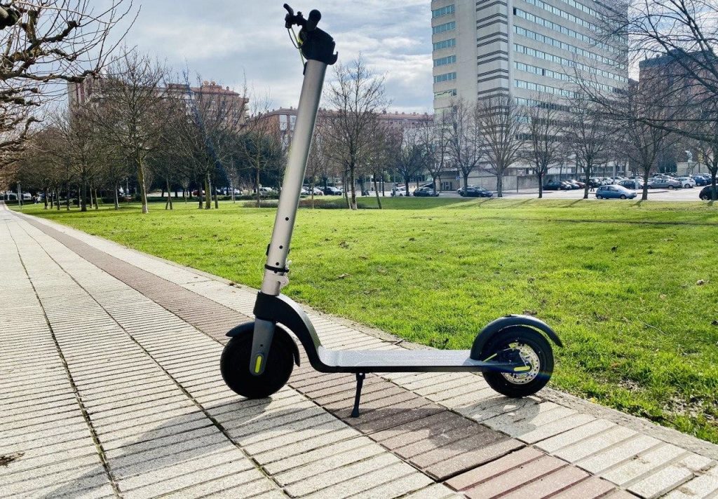 Cecotec Bongo Serie A, uno de los patinetes recomendados por la OCU