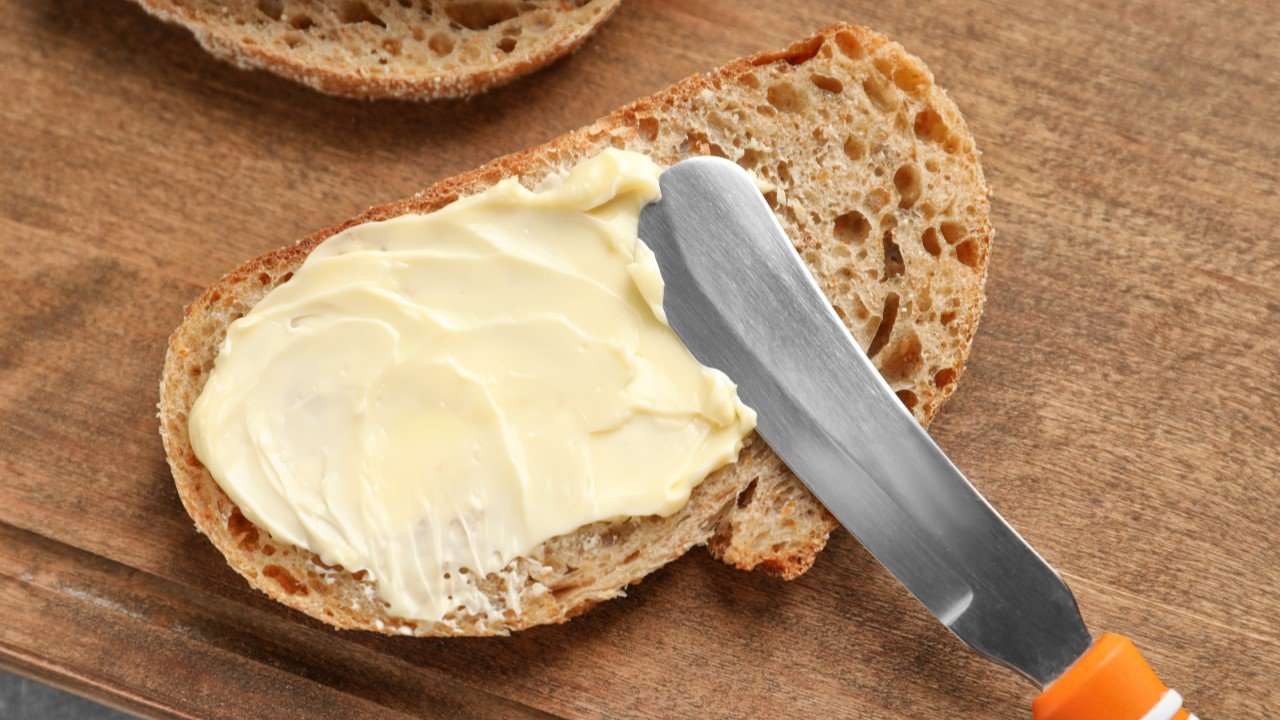 Cinco alimentos que te quitan 10 años de encima y cinco que envejecen