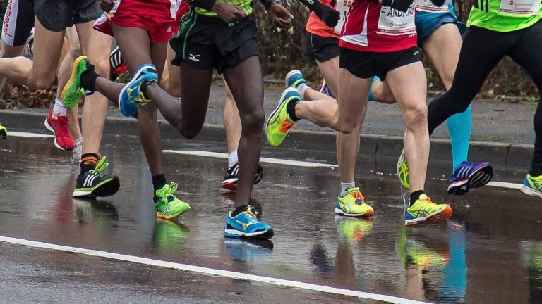 ¿Corres una maratón? Los errores que pueden costarte una lesión