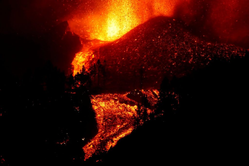 Cumbre Vieja de la isla de La Palma no detiene su accionar