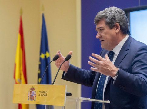 El Gobierno detalla los requisitos para recibir los 1.449 euros al mes del Ingreso Mínimo Vital Fuente: Europa Press El Gobierno detalla los requisitos para recibir los 1.449 euros al mes del Ingreso Mínimo Vital Fuente: Europa Press