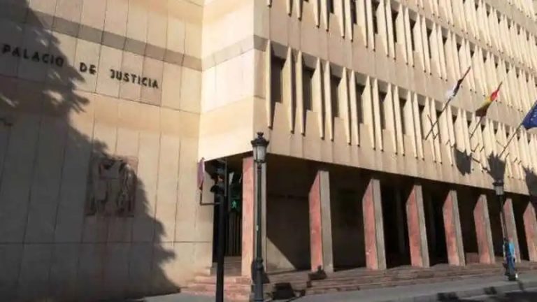 El acusado de ofrecer cocaína y dinero a cambio de sexo a tres menores niega los hechos