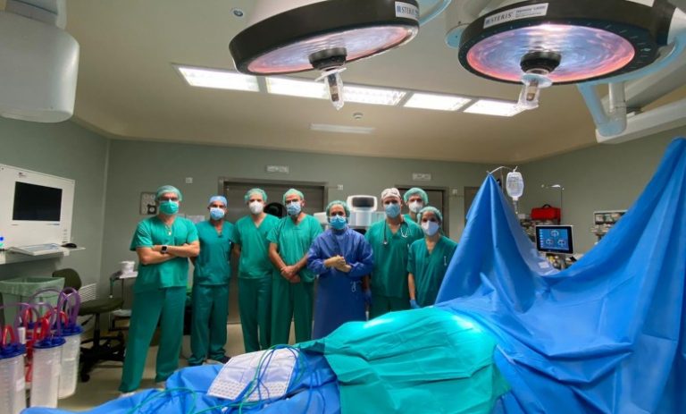 El hospital Reina Sofía acoge la primera intervención de cirugía robótica de precisión en Murcia