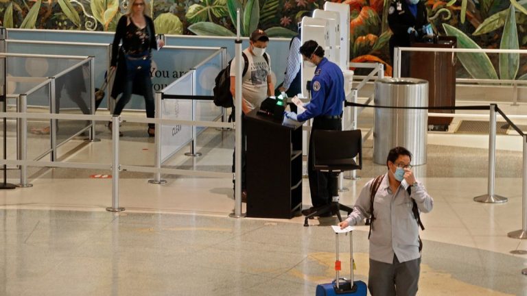 EEUU saca a España de su lista de países con más riesgo por la COVID-19