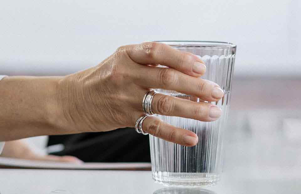 Estos son los beneficios de tomar agua en ayunas