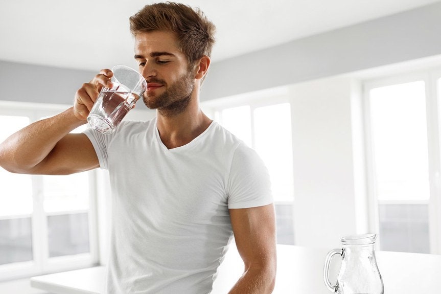 Estos son los beneficios de tomar agua en ayunas