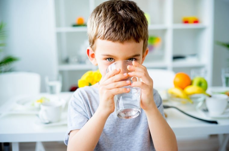 Estos son los beneficios de tomar agua en ayunas