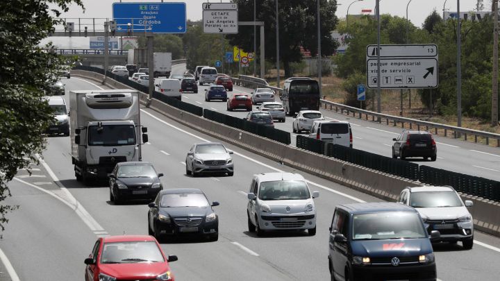 La multa que te puede poner la DGT si no usas los intermitentes 50 Evita las multas