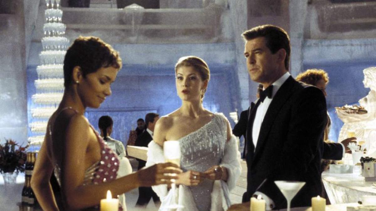 Muere otro día (2002)