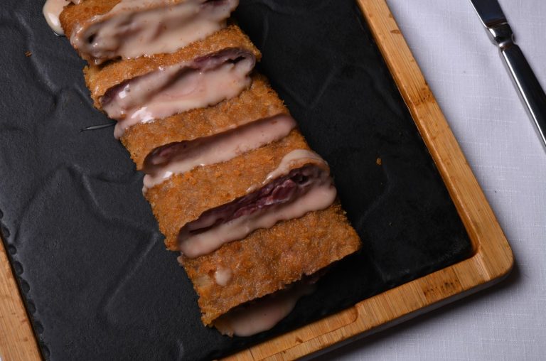 Viaja a Asturias sin salir de Madrid: estos son los mejores cachopos