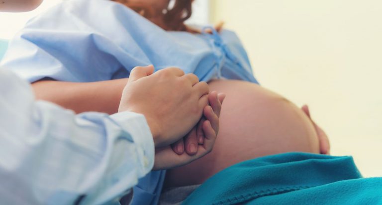 No hay relación entre la vacuna de la Covid-19 y un mayor riesgo de aborto espontáneo