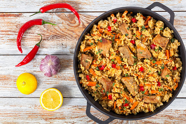 Cómo hacer una paella de carne de escándalo para cuatro personas