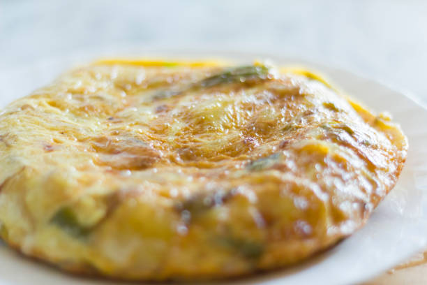 Tortilla de patatas: cómo hacerla con pimientos para que tenga más sabor