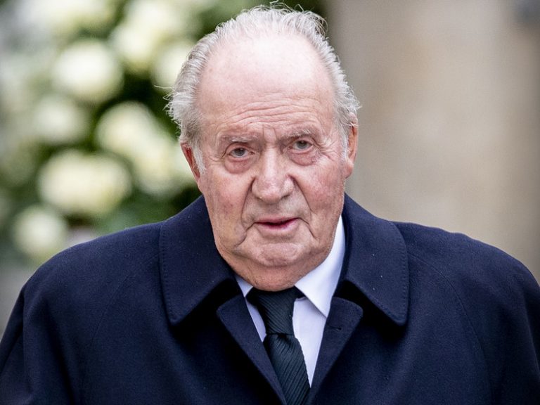 El Bribón sale a navegar sin Juan Carlos I a bordo poco antes de arrancar la Copa del Rey de Vela en Sanxenxo