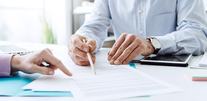 ¿Qué elementos debe contener el currículo educativo?