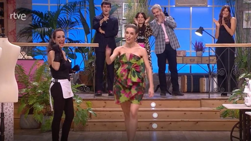 Raquel Sanchez Silva desfilando en Maestros de la Costura