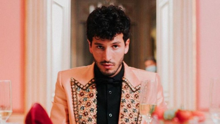 Sebastián Yatra en 'Tacones Rojos', su nuevo vídeo