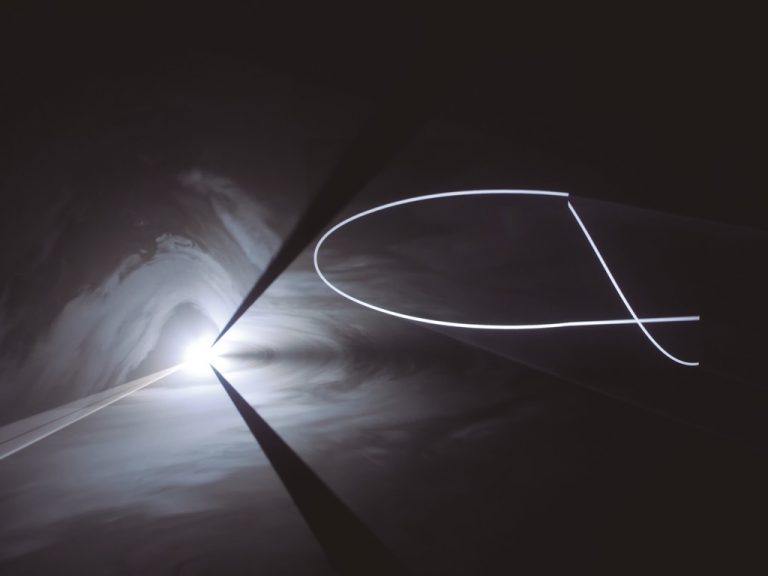 “Solid light and Performance works”, de Anthony McCall, inaugura el Pozu Santa Bárbara como centro de exposiciones