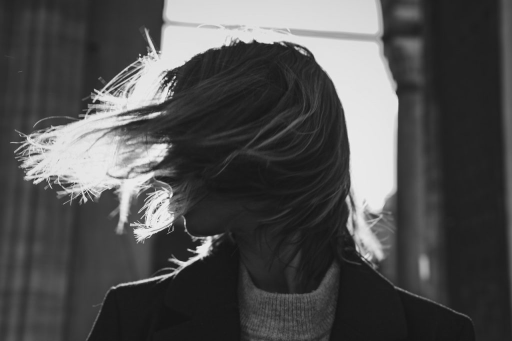 Tienes que prevenir la caída del pelo en otoño