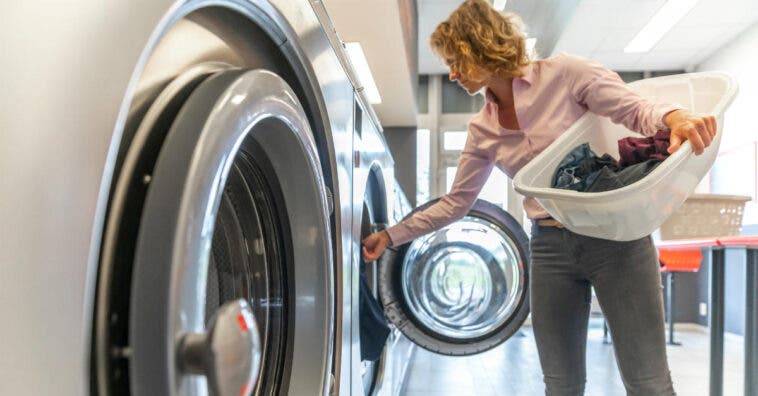 Los trucos para lavar ropa negra sin que se destiña 49 Trucos para lavar la ropa negra y que no destiña