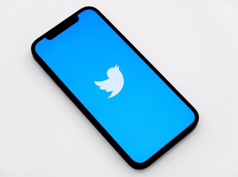 Twitter Blue ofrece acceso anticipado a nuevas funciones, como la subida de vídeos de hasta 10 minutos