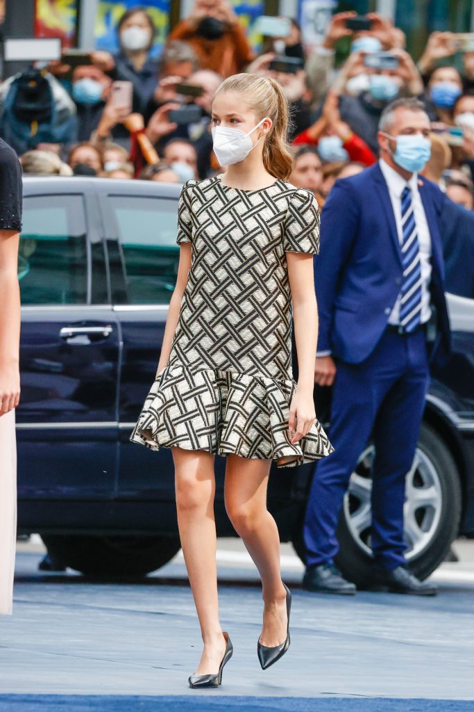 Zapatos que le han combinado con su vestido