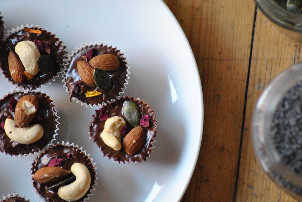 Nueces con chocolate: así puedes hacerlas en casa