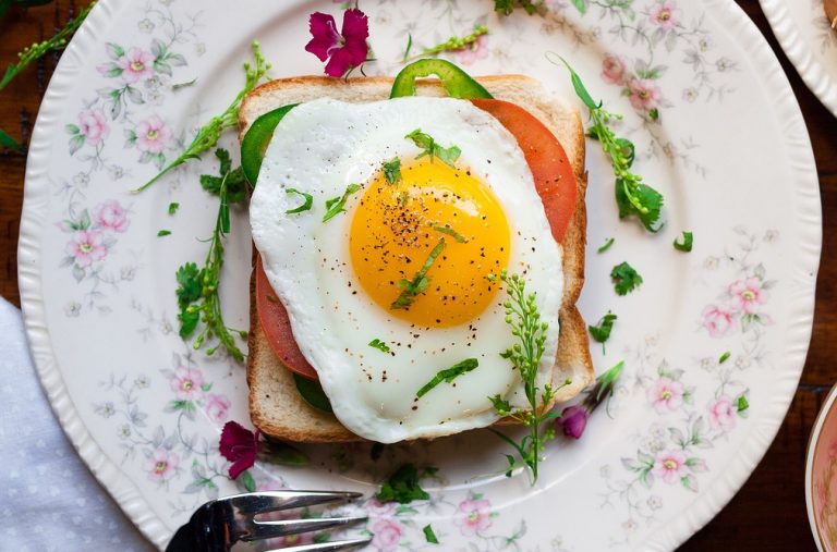El truco para bordar un huevo frito mejor que los chefs