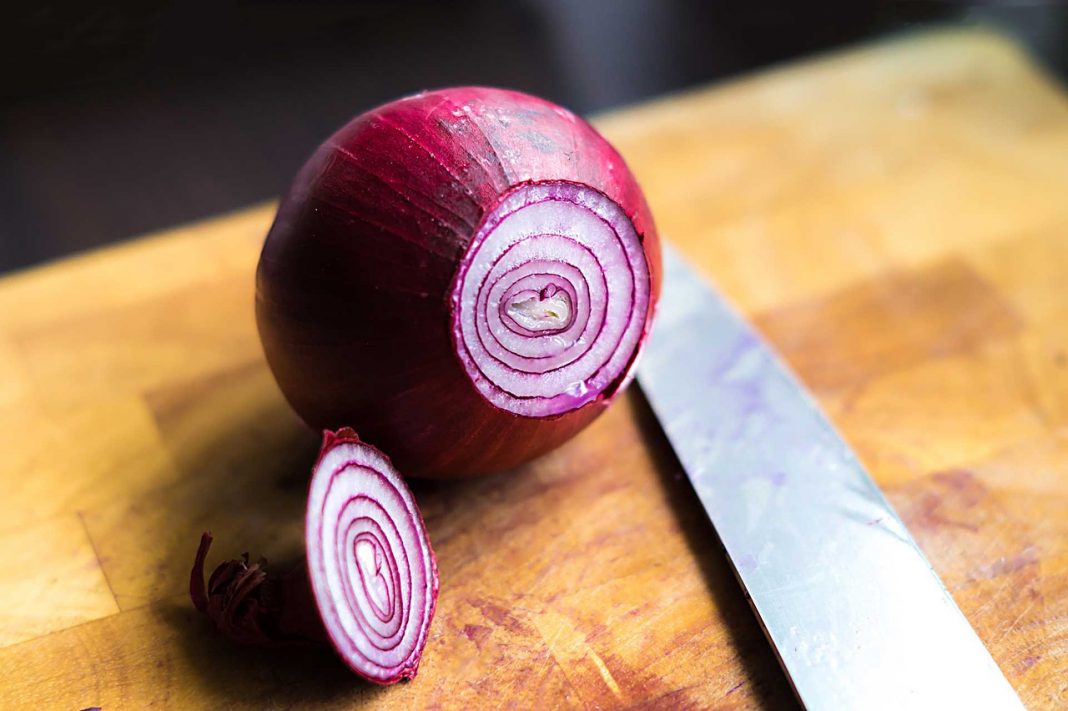 El truco para cortar cebolla sin echar ni una lágrima
