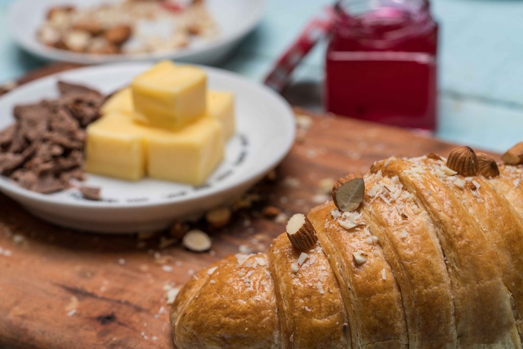 Cómo hacer croissant relleno de chocolate con hojaldre