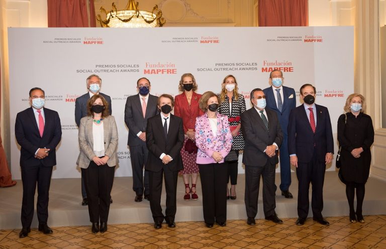 Fundación MAPFRE reconoce el compromiso social de Raphael, la Fundación Juanfe y la ONCE, y premia una investigación sobre el impacto de la digitalización en el seguro