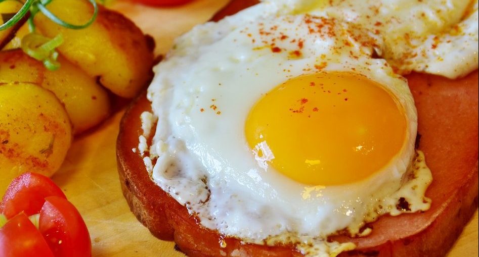 El truco para bordar un huevo frito mejor que los chefs