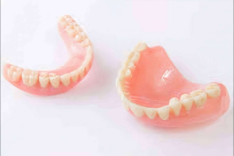 Artydents ha lanzado una promoción válida hasta el 31 de octubre de prótesis completa removible por tan solo 99€