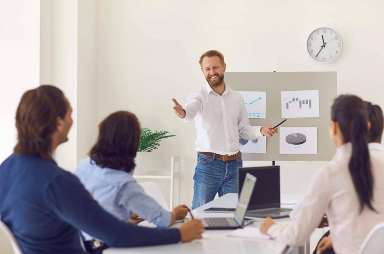 Alcanzar el éxito empresarial en el entorno online con la masterclass impartida por el asesor de emprendedores digitales Miguel Aguado (Asesoría Blogger)