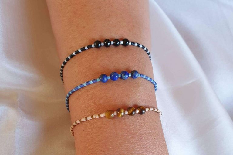 Combinar todos los outfits con las pulseras de cristal de colores de Dkary