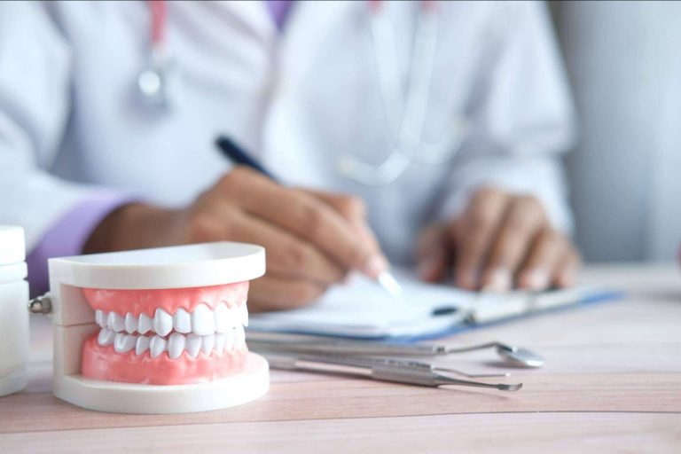 La figura clave del perito para gestionar las denuncias dentales, por Peritajes y Mediación